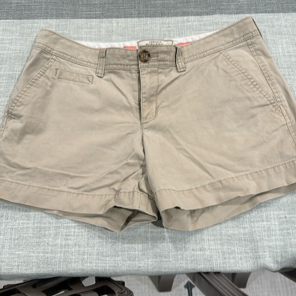 Old Navy perfect 5 inch khaki shorts